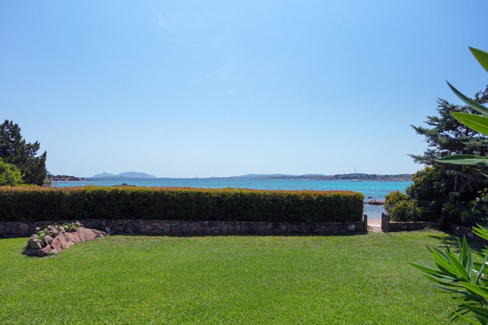 Baia Dorata Beach Apartment Porto Istana Luaran gambar