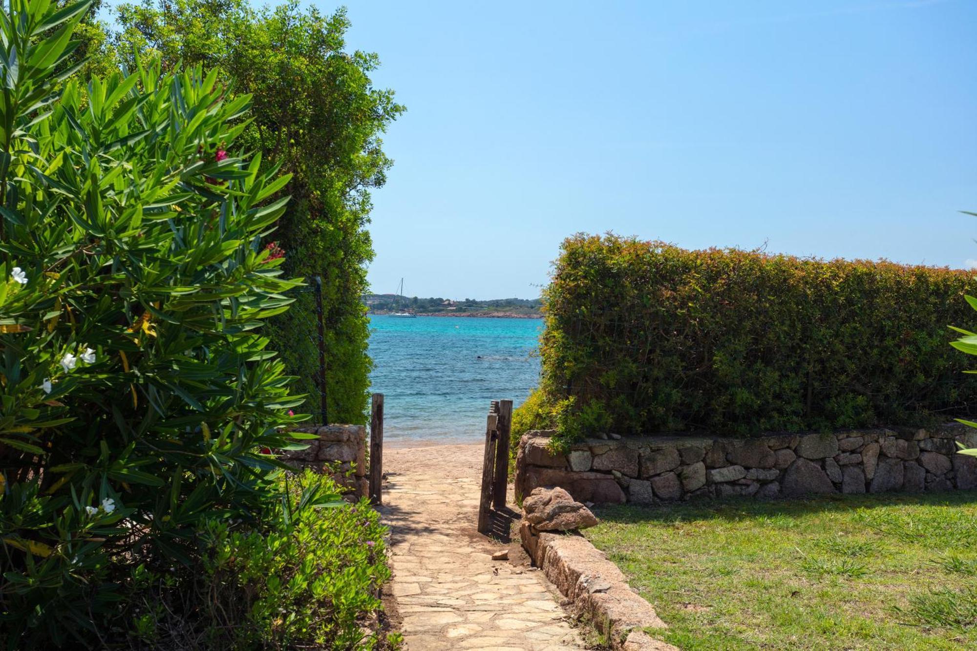 Baia Dorata Beach Apartment Porto Istana Luaran gambar